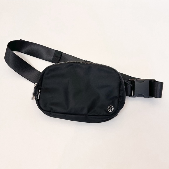 LULULEMON Everywhere Belt Bag Black - Picture 1 of 6